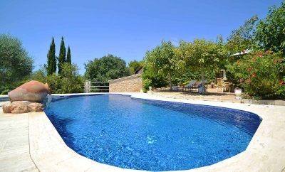 Extensa finca a las afueras del pueblo de Alcúdia / C04MLL