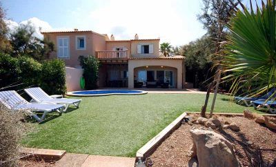 En primera línea de mar, en una zona residencial / E01MLL