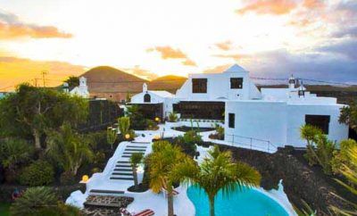 Piscina creada por César Manrique / E04LANZ