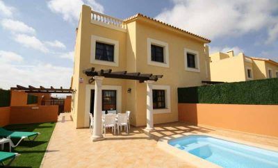 Junto al campo de golf / M03FUE