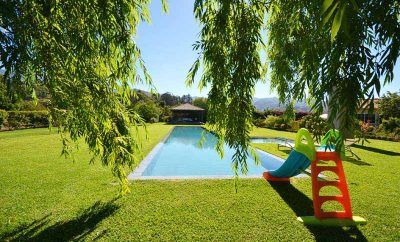 Coqueta casita con amplio jardín / M08GC