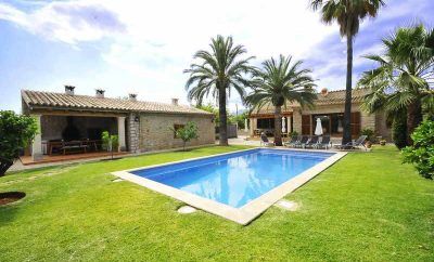Casa con precioso jardín con piscina / P12MLL