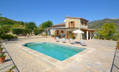 Enclave natural y cerca del pueblo de Selva / V02MLL